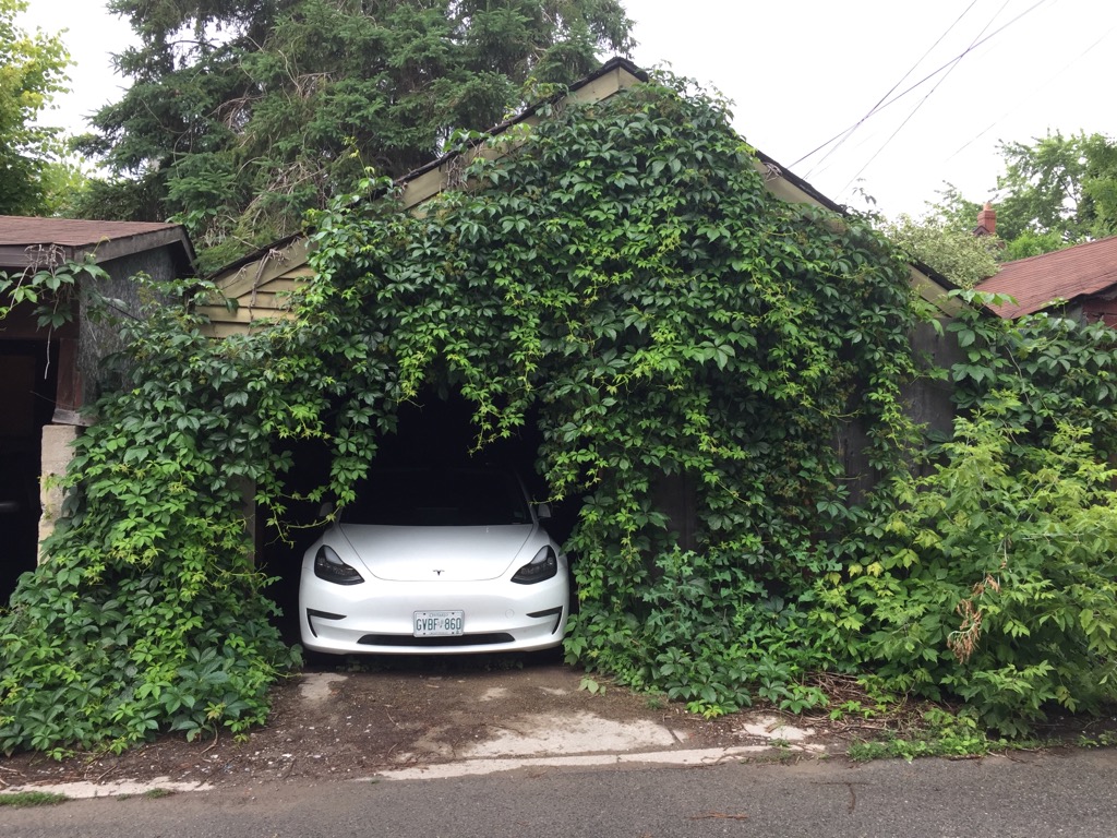 Garage on Craven east side