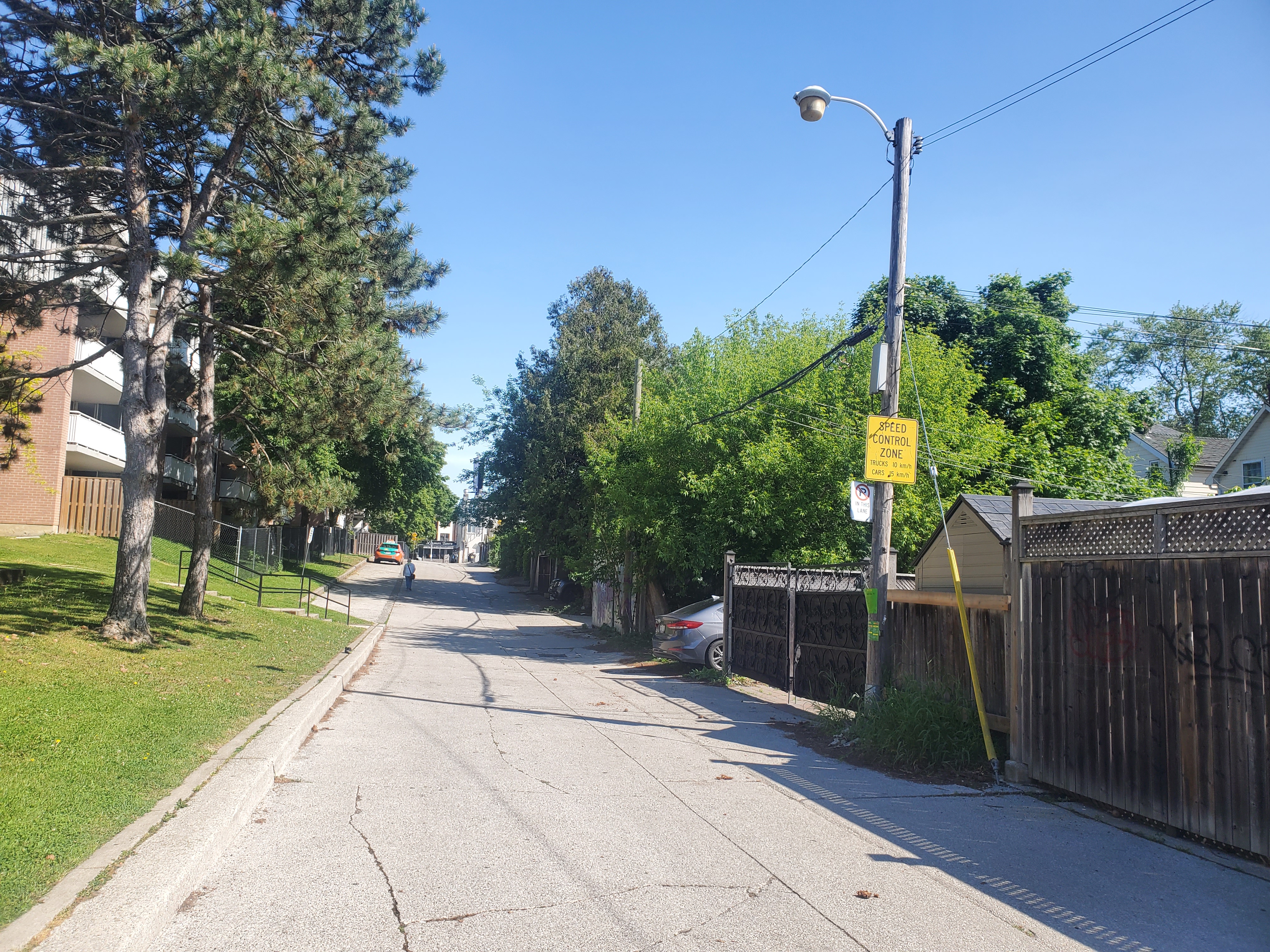 Laneway Mountjoy to Danforth